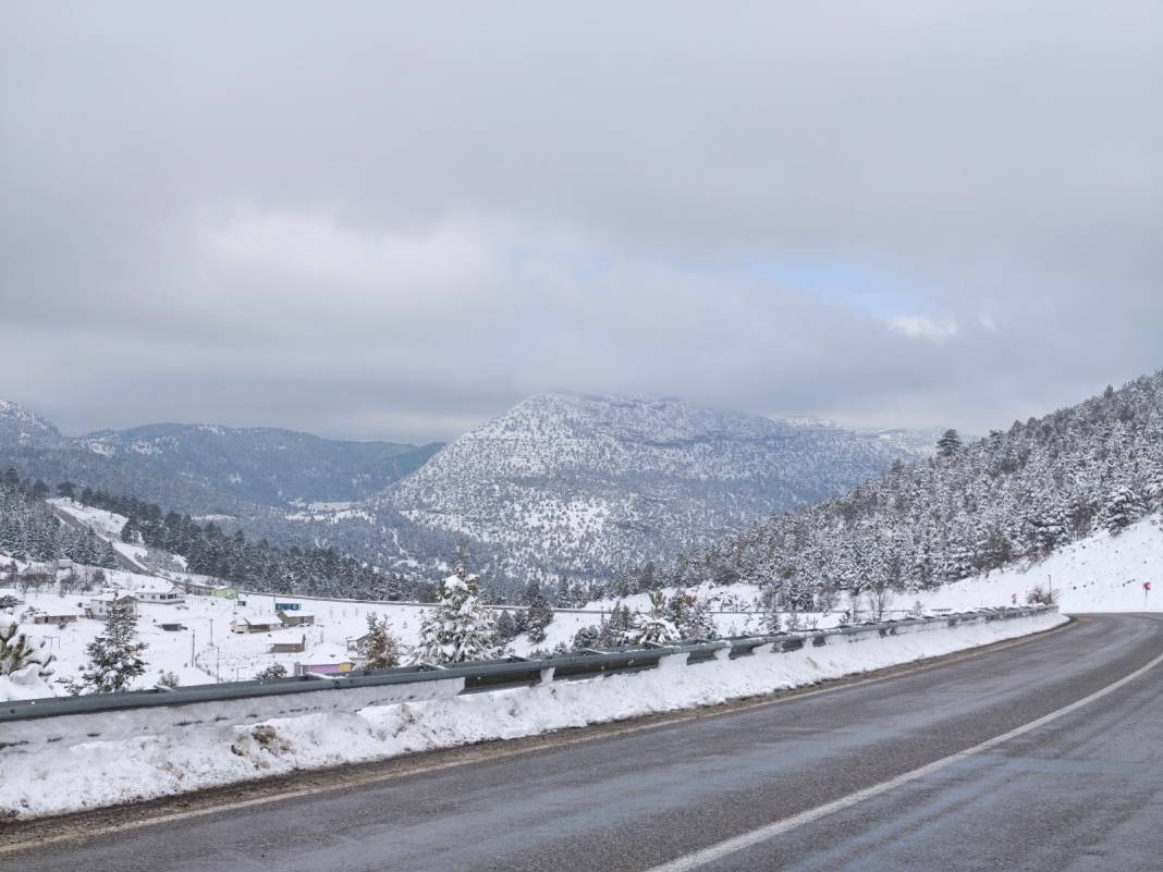 Konya’nın kar altındaki yaylası bir masal diyarına dönüştü 7